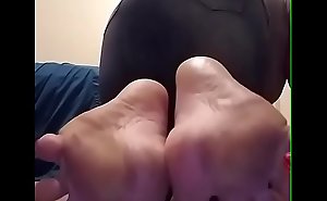 little fart and toes spread