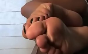 Cams4free.net - Barefoot Down in the mouth Emo Chick in Trunks