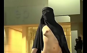 Cams4free.net - Muslim Woman Walking Naked far Public