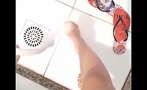 Novinha feet 36 Brasil shower